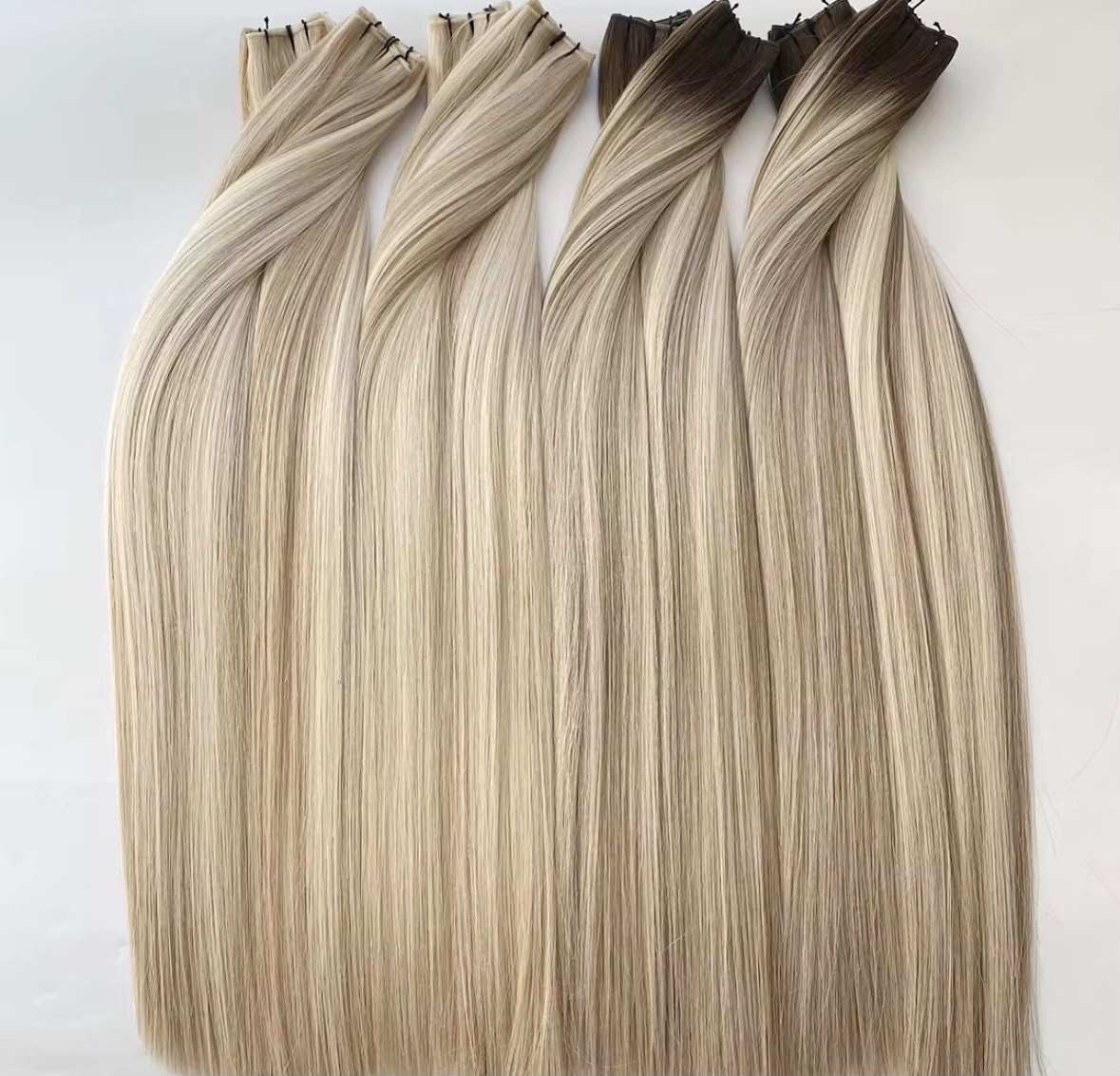 Four long blonde and rooted-blonde straight hair wefts — Luxury